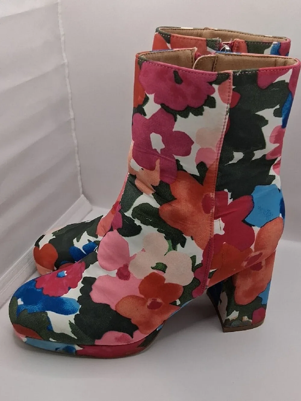 Corkys bold floral